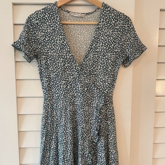 Pull and Bear Green Floral Wrap Dress Size Small - Picture 2 of 5